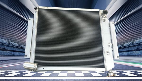 Aluminiumkøler til International Harvester Scout II, 3-rækket design, inkluderer 16" blæser, optimeret køling.