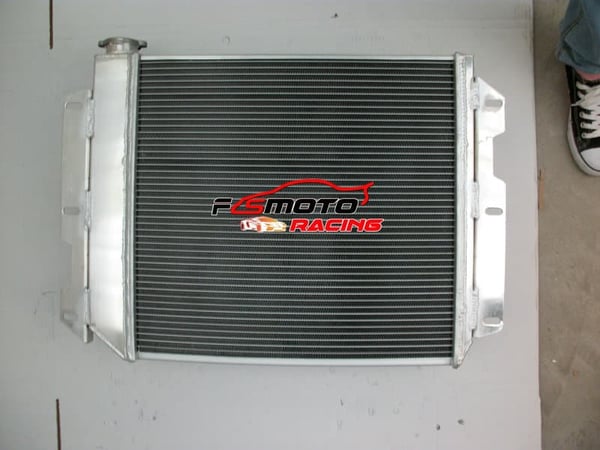 Aluminium Radiator, Kerne Størrelse: 17-1/2" H x 18-1/4" B x 2-1/4" D, Samlet Størrelse: 18" H x 26" B, Øverste Indgang: 1-1/2"