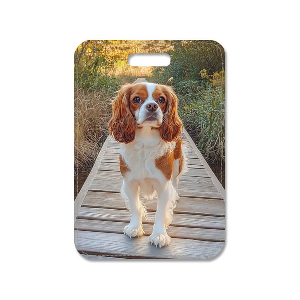 Taskevedhæng: Hund Cavalier King Charles Spaniel, stilrent taskepynt med levende og unikt design, perfekt til håndtasken eller rygsækken