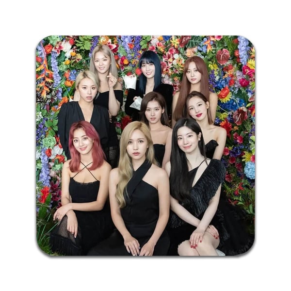 Glasbrikker (2-pak): K-pop Twice, stilrene bordskånere med unikke og levende motiver Glasbrikker (2-pak): K-pop Twice, stilrene bordskånere med unikke og levende motiver