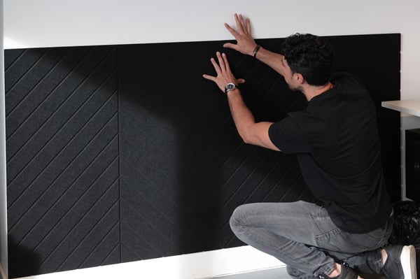 Akustisk vægpanel PET-filt - 100x100cm - Sildebensmønster Lysegrå
