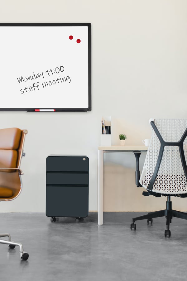 Whiteboard med sort ramme 90x120 cm - Magnetisk