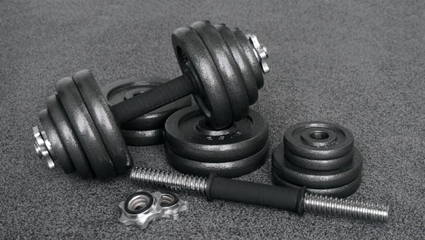 Justerbart håndvægtsæt i kuffert - 30 kg (2 x 15 kg)