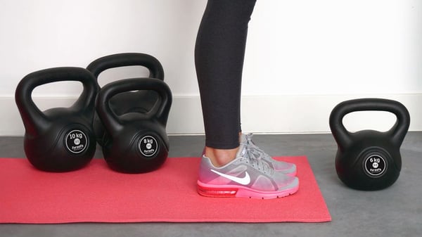Kettlebell 10 kg - Plastik - til indendørs og udendørs brug - Sort