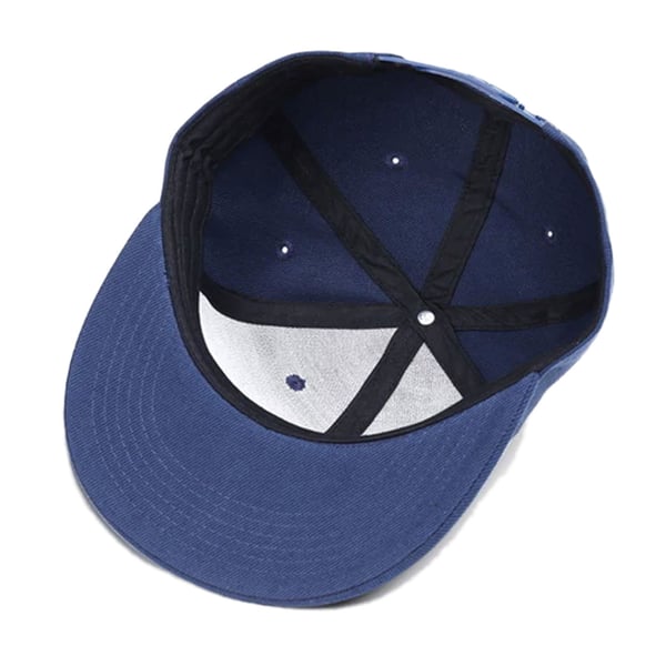 Mørkeblå hette snapback med spenne