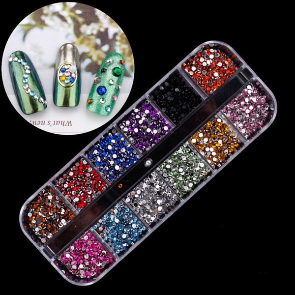 2000 Rhinestone Nageldekorationer – Olika Färger i Ask