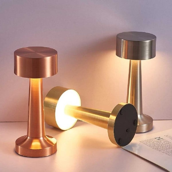 Retro oppladbar bordlampe med metalldimmer gull