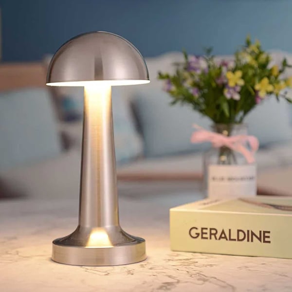 Retro oppladbar bordlampe med metall dimmer sølv