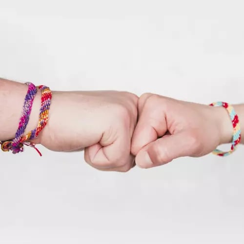 DIY armbåndssæt til børn - lav dit eget armbåndshåndværk