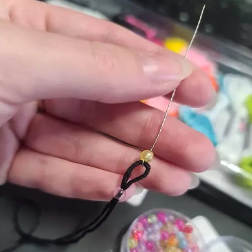 DIY armbåndssæt til børn - lav dit eget armbåndshåndværk