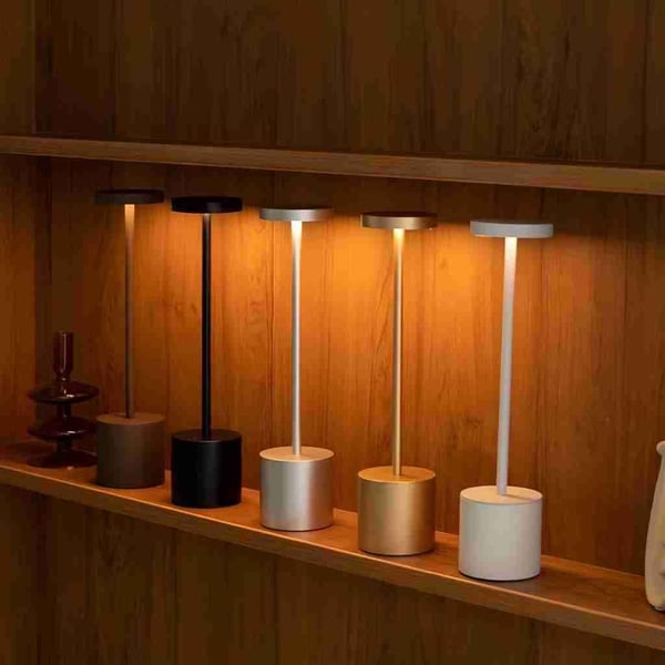 Oppladbar LED Bordlampe i Metall Hvit