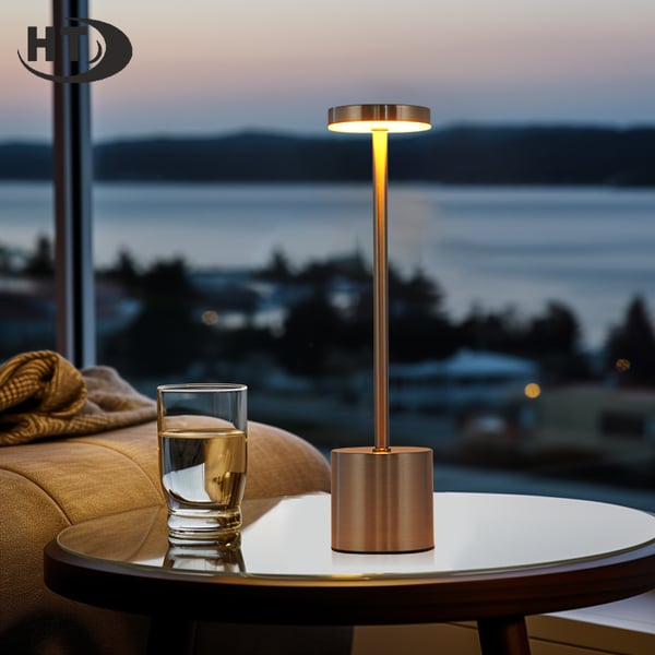 Oppladbar LED Bordlampe i Metall Hvit