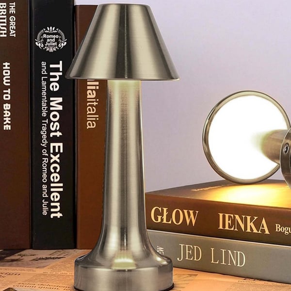 Retro Uppladdningsbar Bordslampa i Metall Dimbar Silver