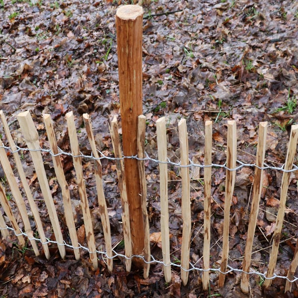 5 m komplett set staket 50 cm högt Ribbor bredd 4-6 cm med 5 trästolpar 1,05 m långa och staketklammer