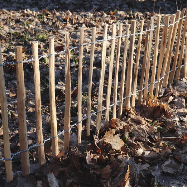 15 m staket Rullbräda 60 cm hög Ribbor bredd 4-6 cm Trädgårdsstaket av hasselnötsträ