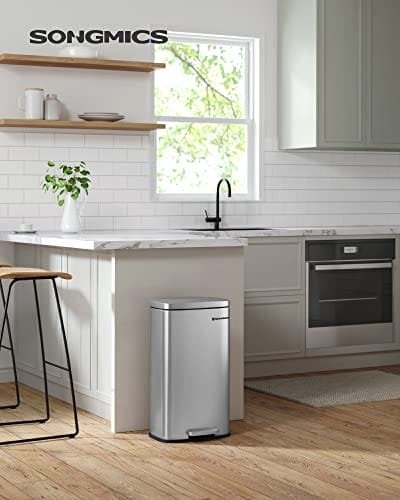 Songmics Kitchen Rubbish Bin, Pedal Papirkurv kan 30L, med plastisk indre spand, hængslet låg, blød lukning, lugtbeskyttelse og hygiejnisk, sølvfarve LTB03NL