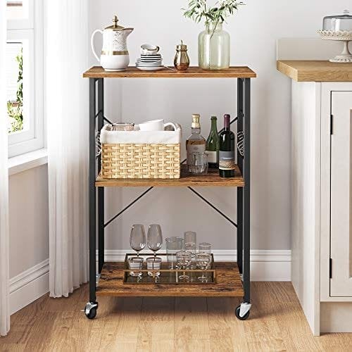 Vasagle køkkenhylde på hjul, serveringsvogn med 3 hylder, mikrobølgehylde, til miniovn, brødrister, metalramme med 6 kroge, industriel design, rustik brun KKS60XV1
