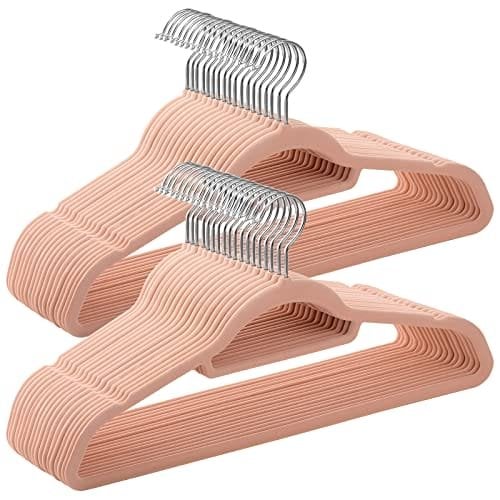 Songmics Velvet hangers, 50 Pack, 0,6 cm tjocklek, rymdbesparing, 360 ° svivelkrokar, rosa ljus