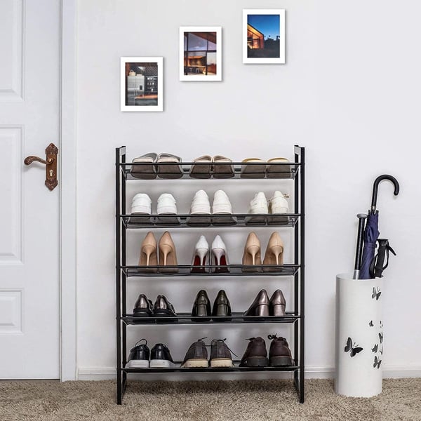 Songmics 5 Tier Metal Mesh Shoe Rack med flade vinklede hylder, store stable og justerbare støvler Storker Organisator i Hallway Closet LMR005B, sort