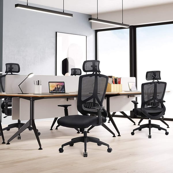 Songmics ergonomisk kontor og skrivebordsstol med lændenesupport, drejelig computerstol med justerbar nakkestøtte og armlæn, rockerfunktion og højdejustering, sort OBN53BK