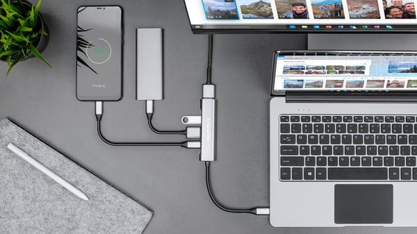 Adapter hub USB-C til HDMI, USB 3.0, USB 2.0 og C-port