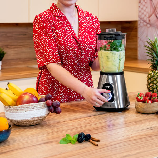 Blenderi 1300W 1,5L lasinen malja + pullo jäämurskain Teesa