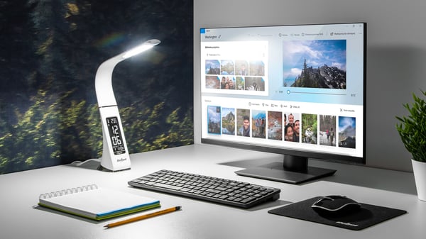 Bordlampe LED natlig regulering vækkeur LCD 7W USB Rebel