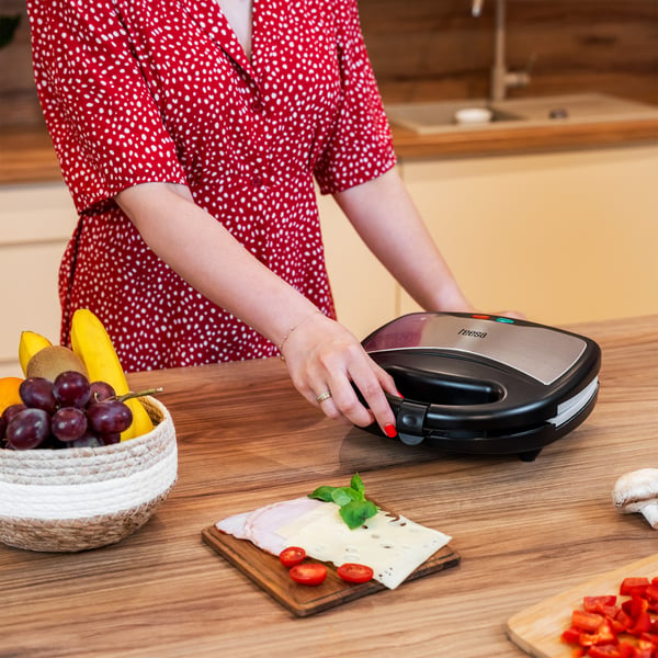 Voileipägrilli Teesa 800W grilli vohvelit paahtoleivät