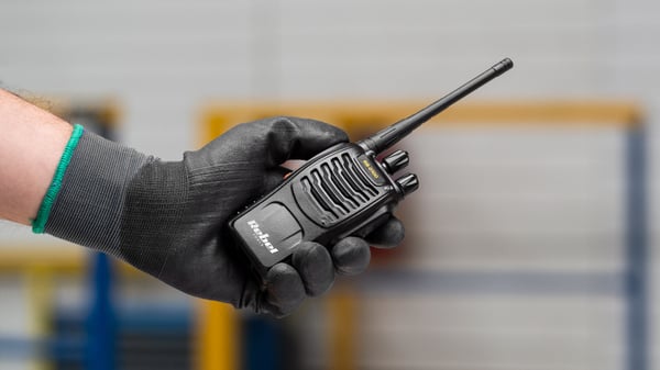 Käsitettävä radiopuhelin PMR Rebel