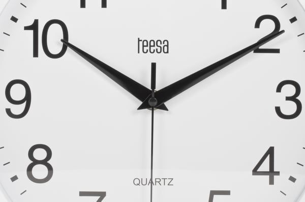Vægur 25 cm Teesa hvid moderne stille