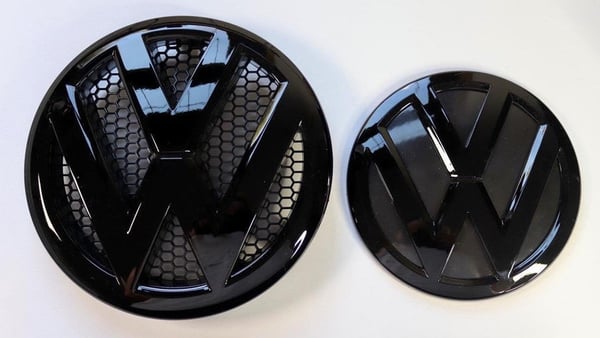Gloss Black Front Grill & Rear Badge Emblem Set For VW Volkwagen Transporter T5, T5.1, T5.5 Gloss Black Front Grill & Rear Badge Emblem Set For VW Volkwagen Transporter T5, T5.1, T5.5