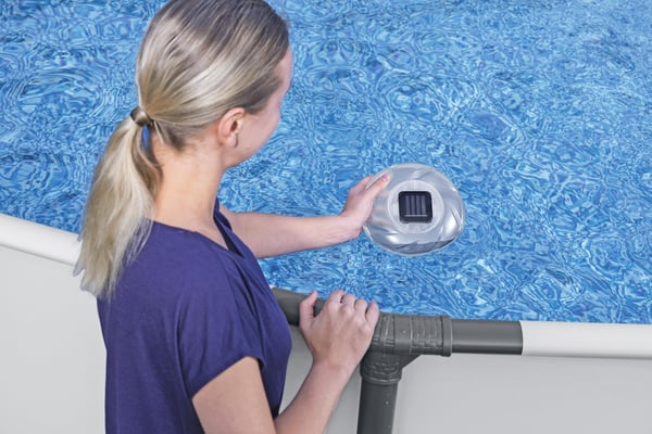 Bestway SolarFloat Solar LED-valo altaalle / paljuun