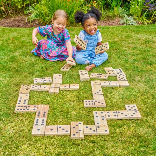 Kämpa Domino XL Trädgårdsspel i trä