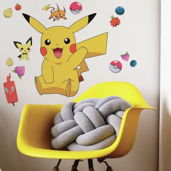 Pokemon Pikachu Iso Seinätarra