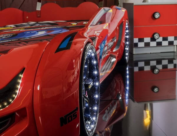 Speedy Spoiler 4WD Bilsäng med LED-Ljus och Ljudpaket, röd
