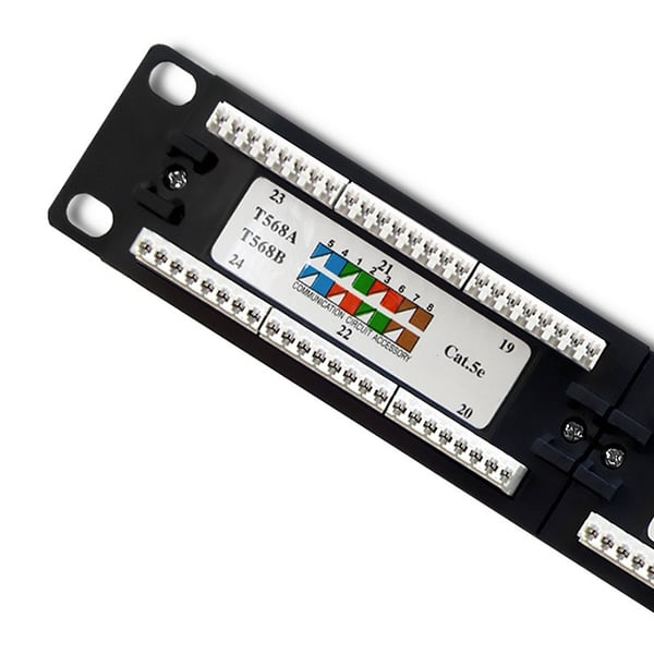 Qoltec Patchpanel RACK 24 portar cat.5E UTP svart