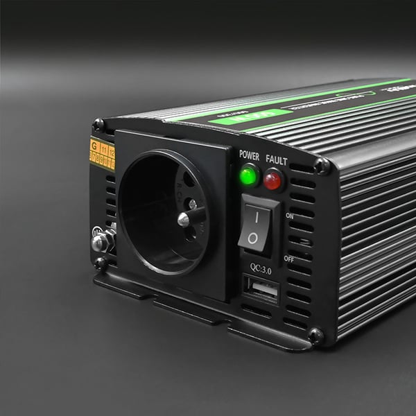 Qoltec Monolith spänningsomvandlare 300W 600W 24V till 230V ren sinus