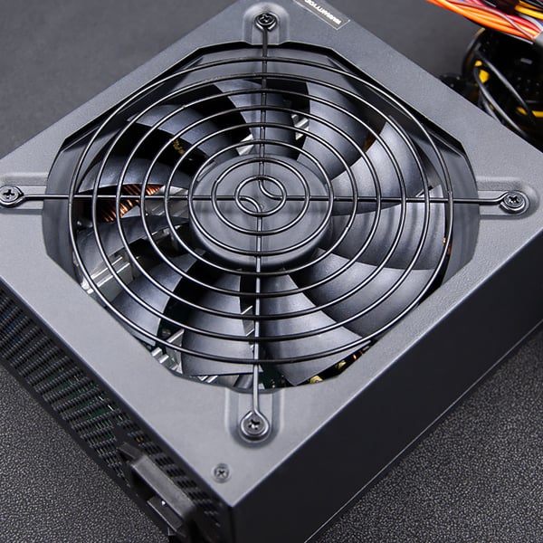 Qoltec Tehokas ATX-virtalähde 1650W | 80 Plus Platinum