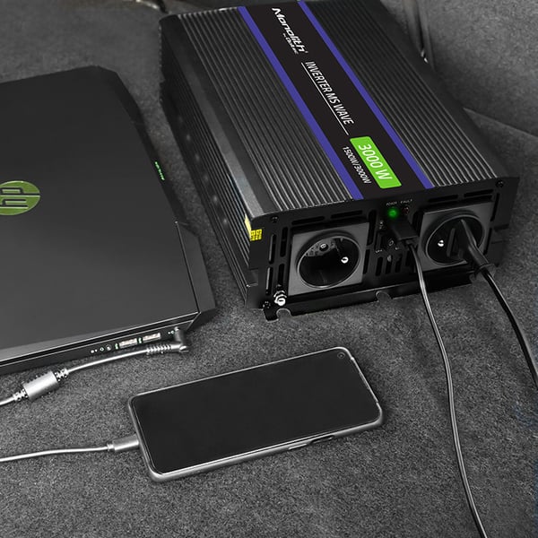 Qoltec Monolith 3000 MS Wave -jännitemuunnin | 12 V - 230 V | 1500/3000 W | USB
