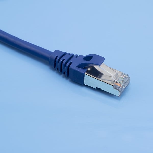 Qoltec-kaapelikytkentäkaapeli FTP | CAT6 | 2 x RJ-45 | 1 m | Nopea | Kulta | Suojattu