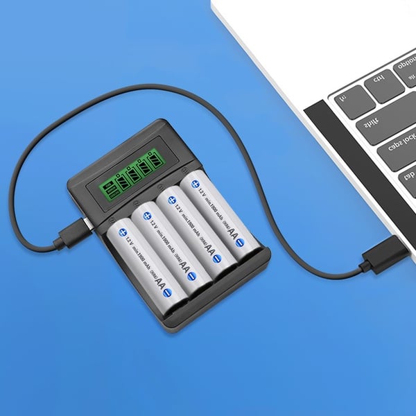 Qoltec NiMH-batteriladdere til R03 AAA og R6 AA-batterier med LCD-display og USB-kabel