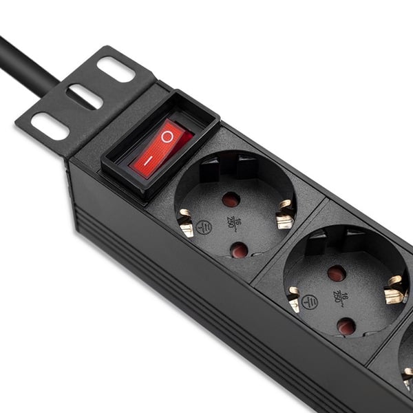 Qoltec aluminium PDU strømfordeler til 10'' rack 1U 16A 4 SCHUKO stik 1,8m