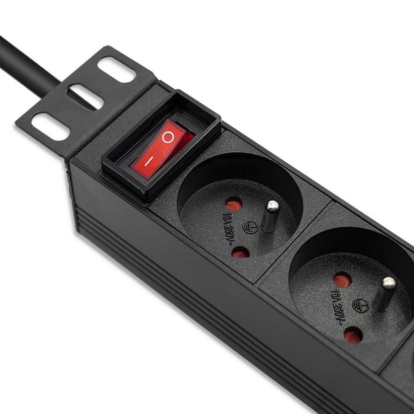 Qoltec Alumiininen PDU-jatkojohto 10" räkille | 1U | 16A | 4xFRENCH | 1.8m
