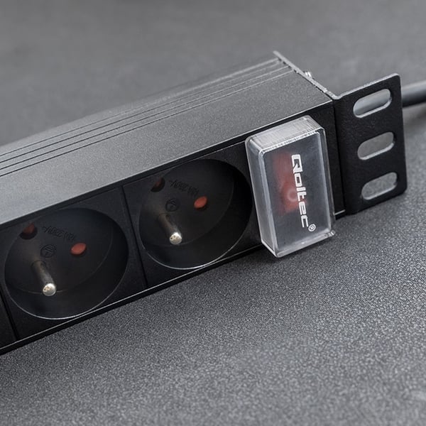 Qoltec Alumiininen PDU-jatkojohto 10" räkille | 1U | 16A | 4xFRENCH | 1.8m