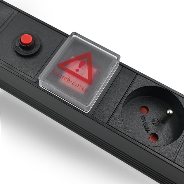 Qoltec PDU-jatkojohto ylikuormitussuojalla 19" räkille | 1U | 16A | 8xFRENCH | 2m