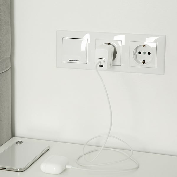 Qoltec 45W GaN vægglader 5-20V 1,5-3A USB-C PD og USB QC 3.0 hvid