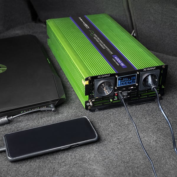 Qoltec Monolith spændingsomformer batterilader UPS 2000W 4000W 12V til 230V ren sinus LCD