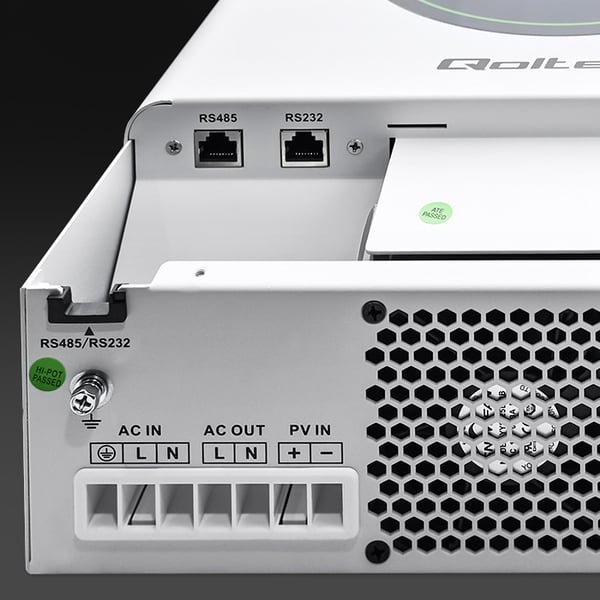 Qoltec hybrid off-grid solcelleinverter 3500W 100A 24V MPPT BMS Wi-Fi sinusbølge effektfaktor 1.0