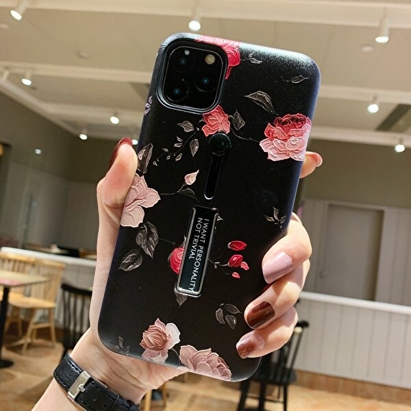 Modeetui med fingerholder - iPhone 12/12 Pro, blomster
