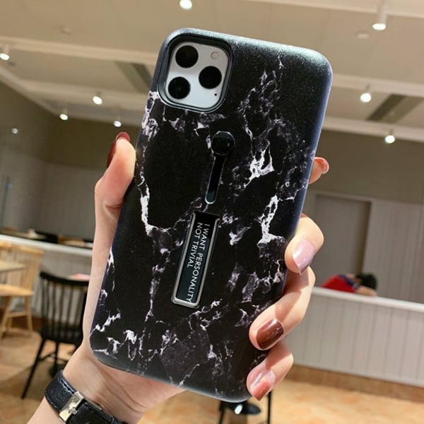 Moteveske med fingerholder - iPhone 12 Mini, svart marmor